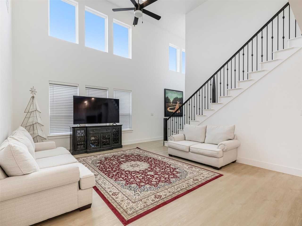 2712 Biltmore Dr - Photo 5 of 34