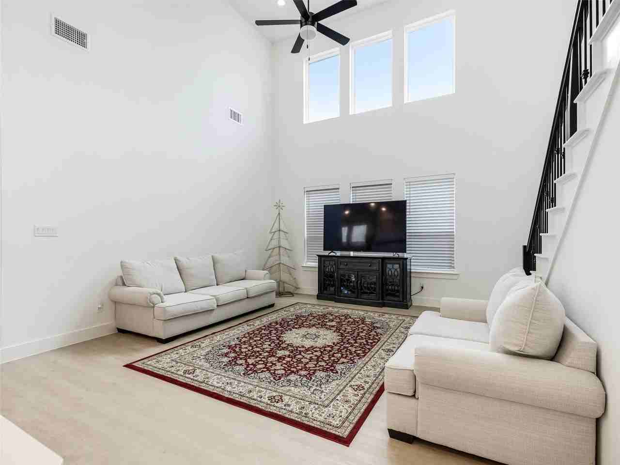 2712 Biltmore Dr - Photo 6 of 34
