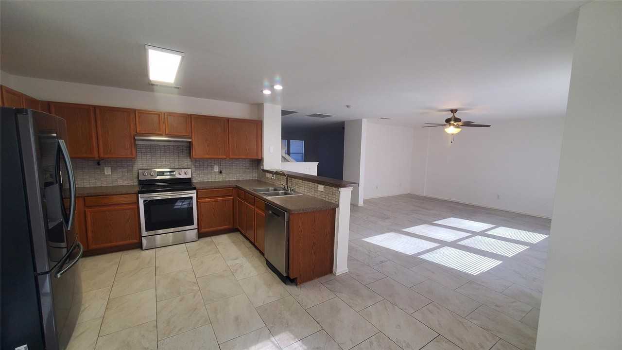 109 Southwestern Dr - Photo 2 of 17