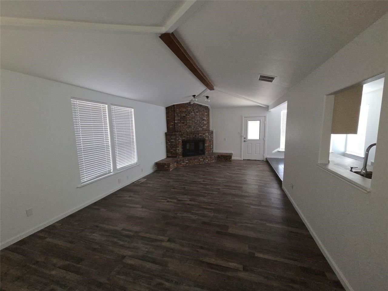 303 Shoreview Dr - Photo 3 of 8