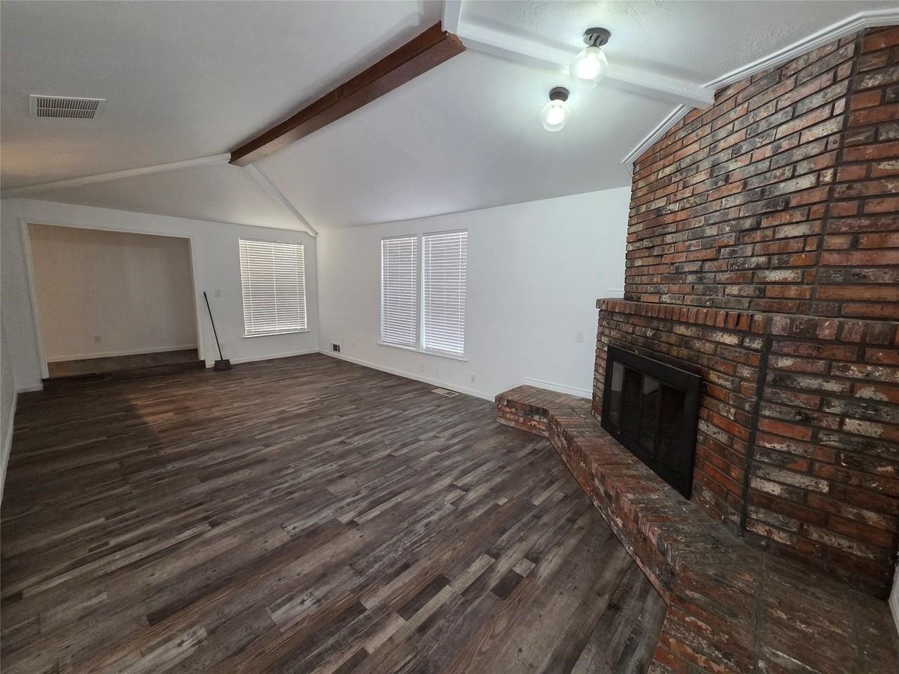 303 Shoreview Dr - Photo 4 of 8