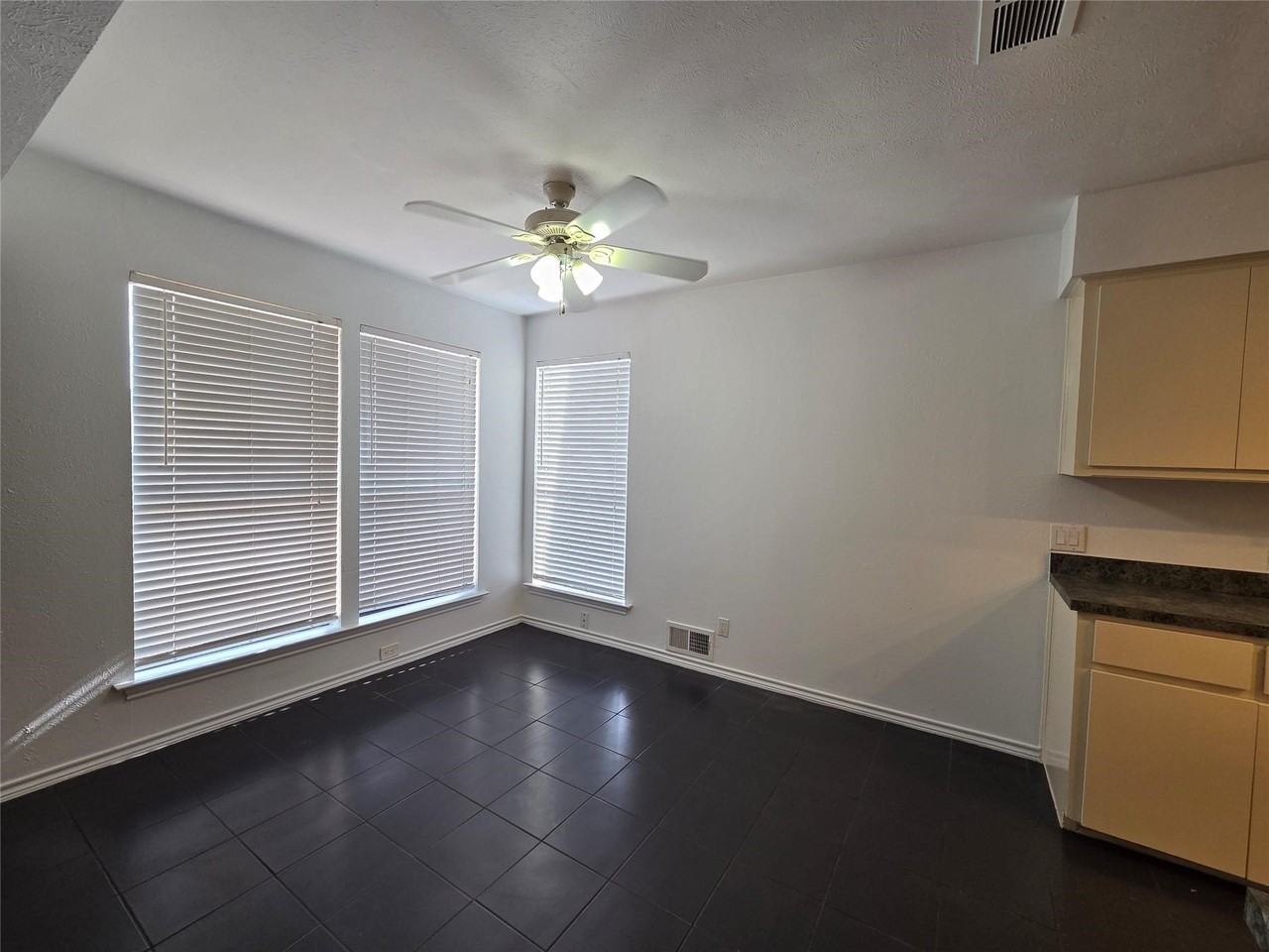 303 Shoreview Dr - Photo 6 of 8
