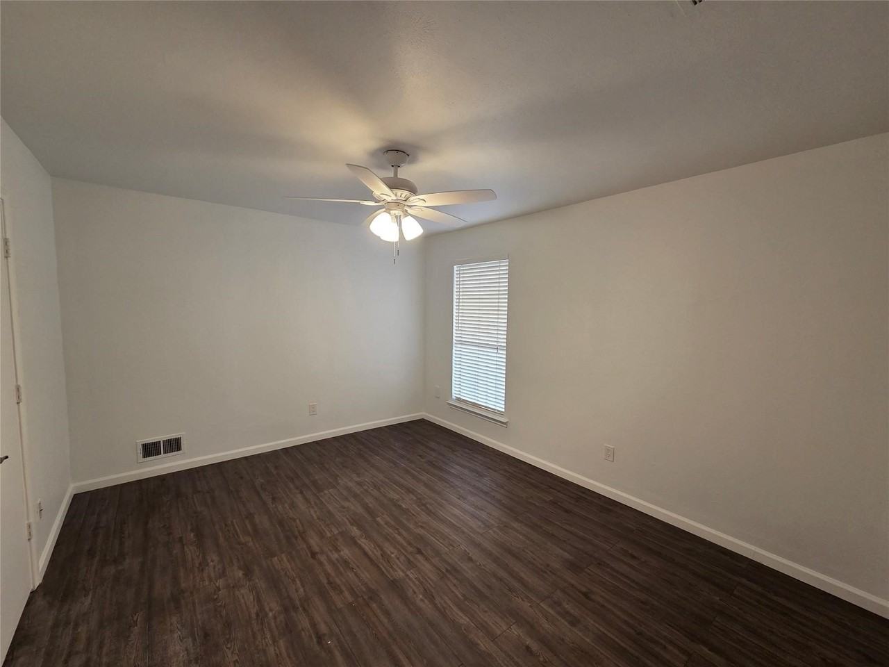 303 Shoreview Dr - Photo 7 of 8
