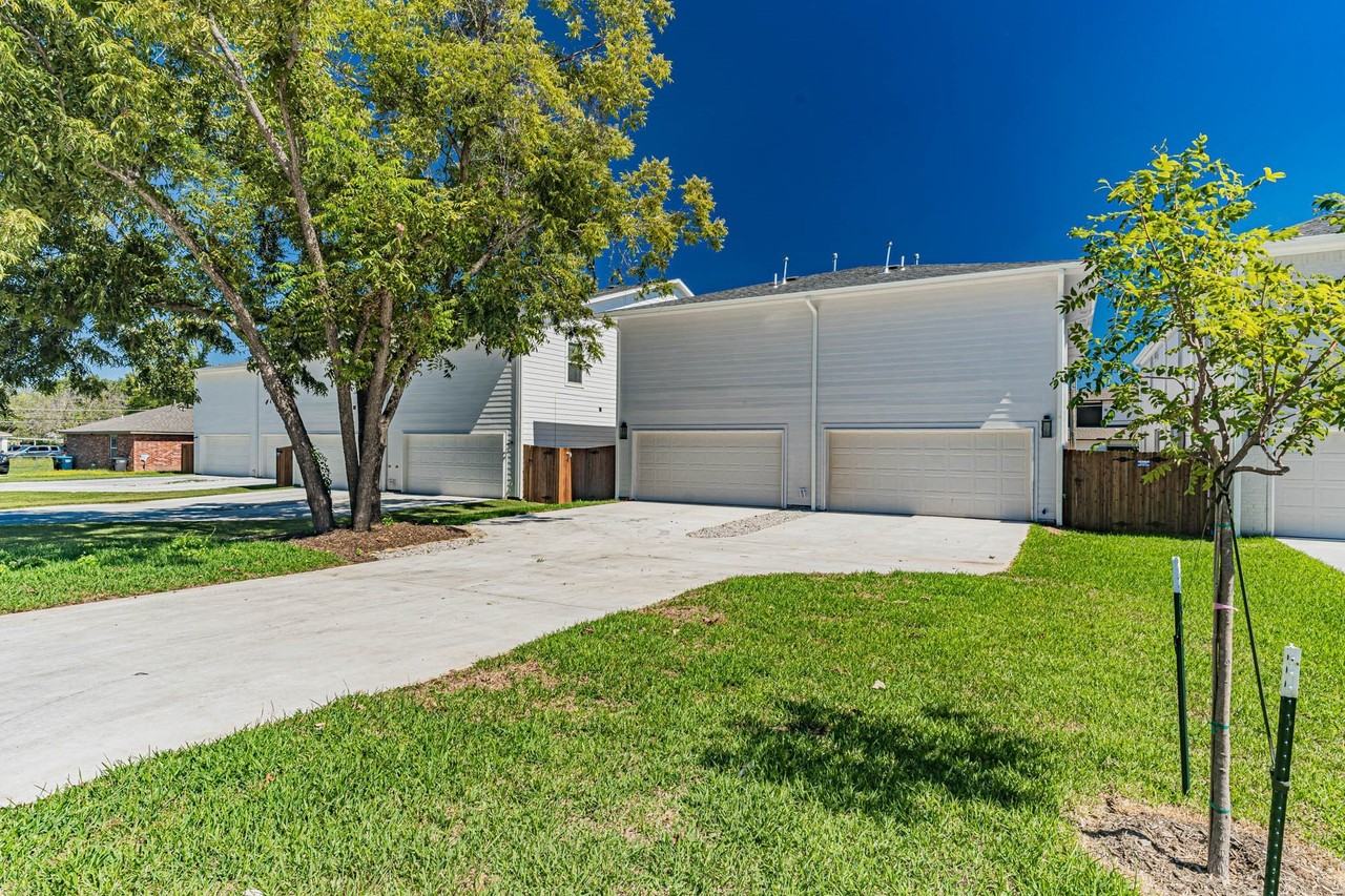 312 Sunset Ln - Photo 2 of 35
