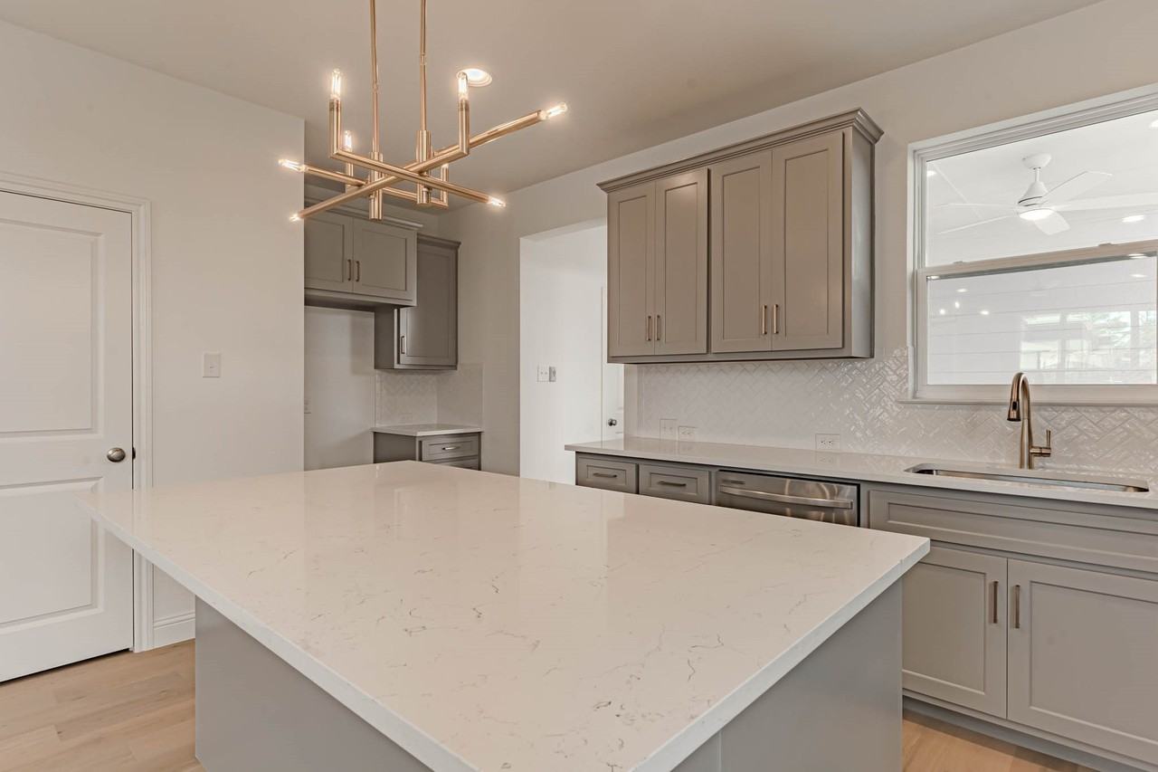 312 Sunset Ln - Photo 7 of 35