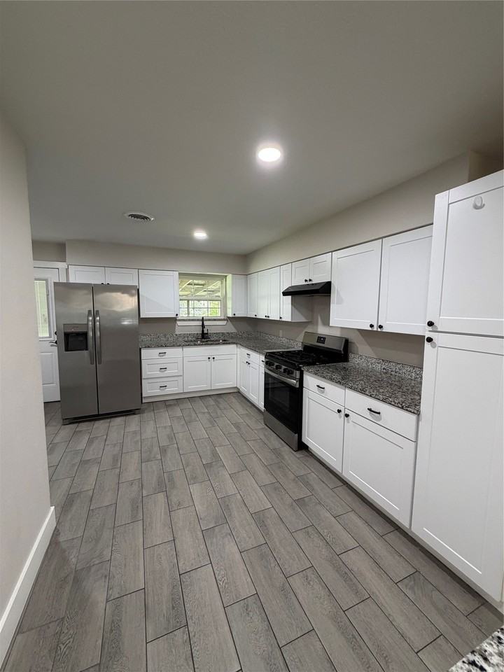 7825 Dugan St - Photo 6 of 10