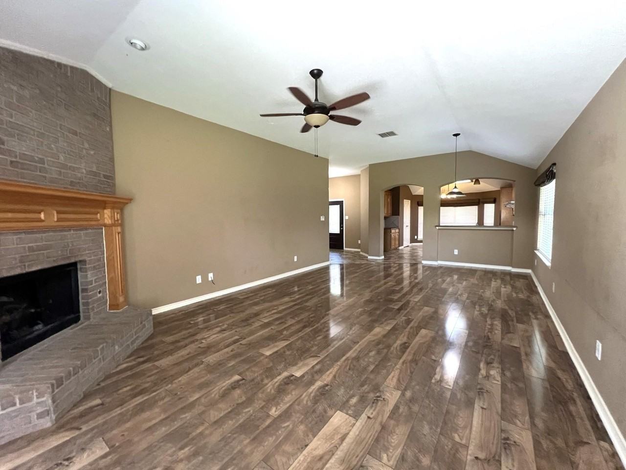 1234 Iowa Rd - Photo 4 of 23