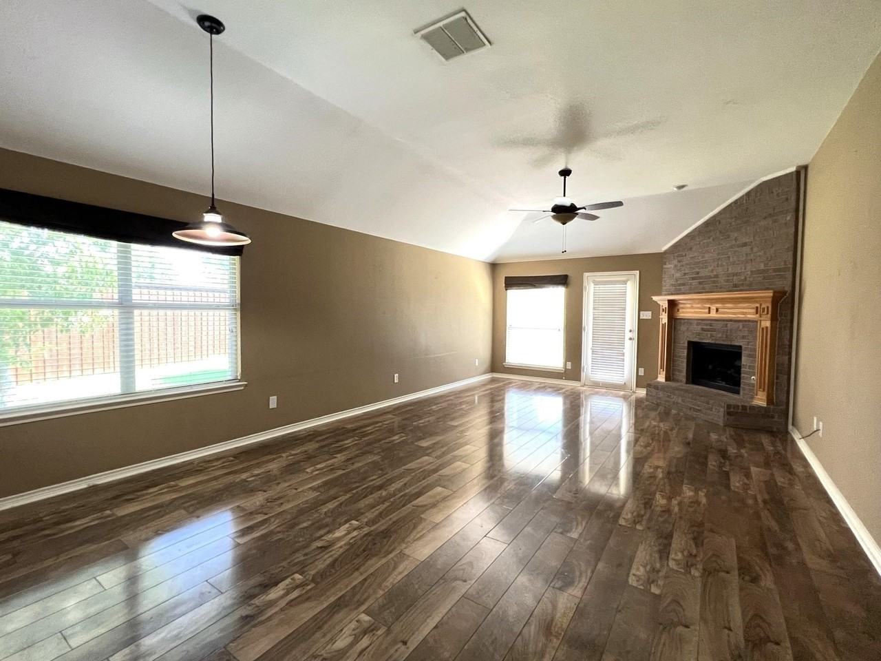1234 Iowa Rd - Photo 5 of 23