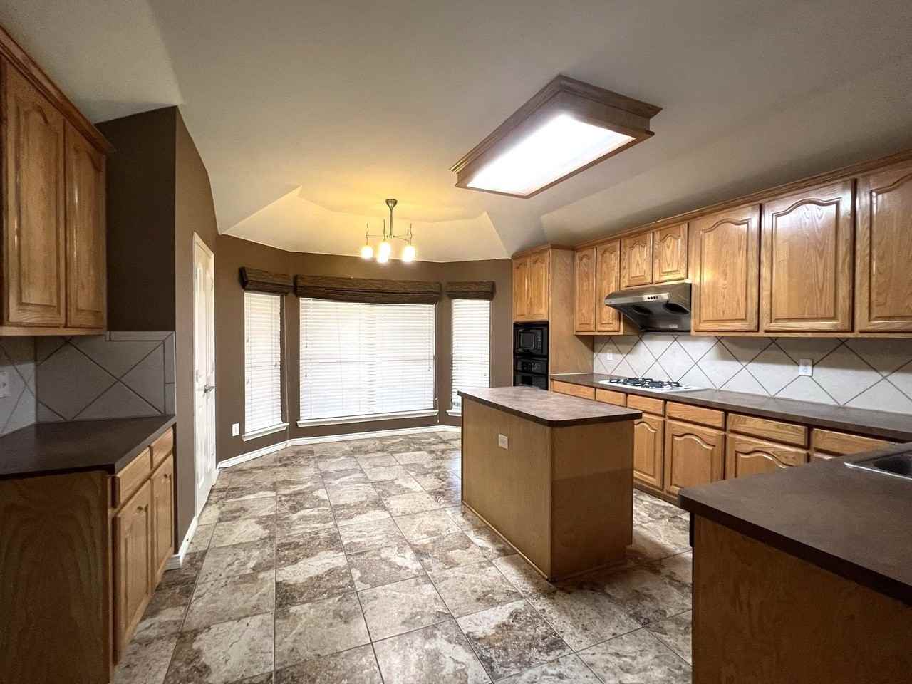 1234 Iowa Rd - Photo 7 of 23