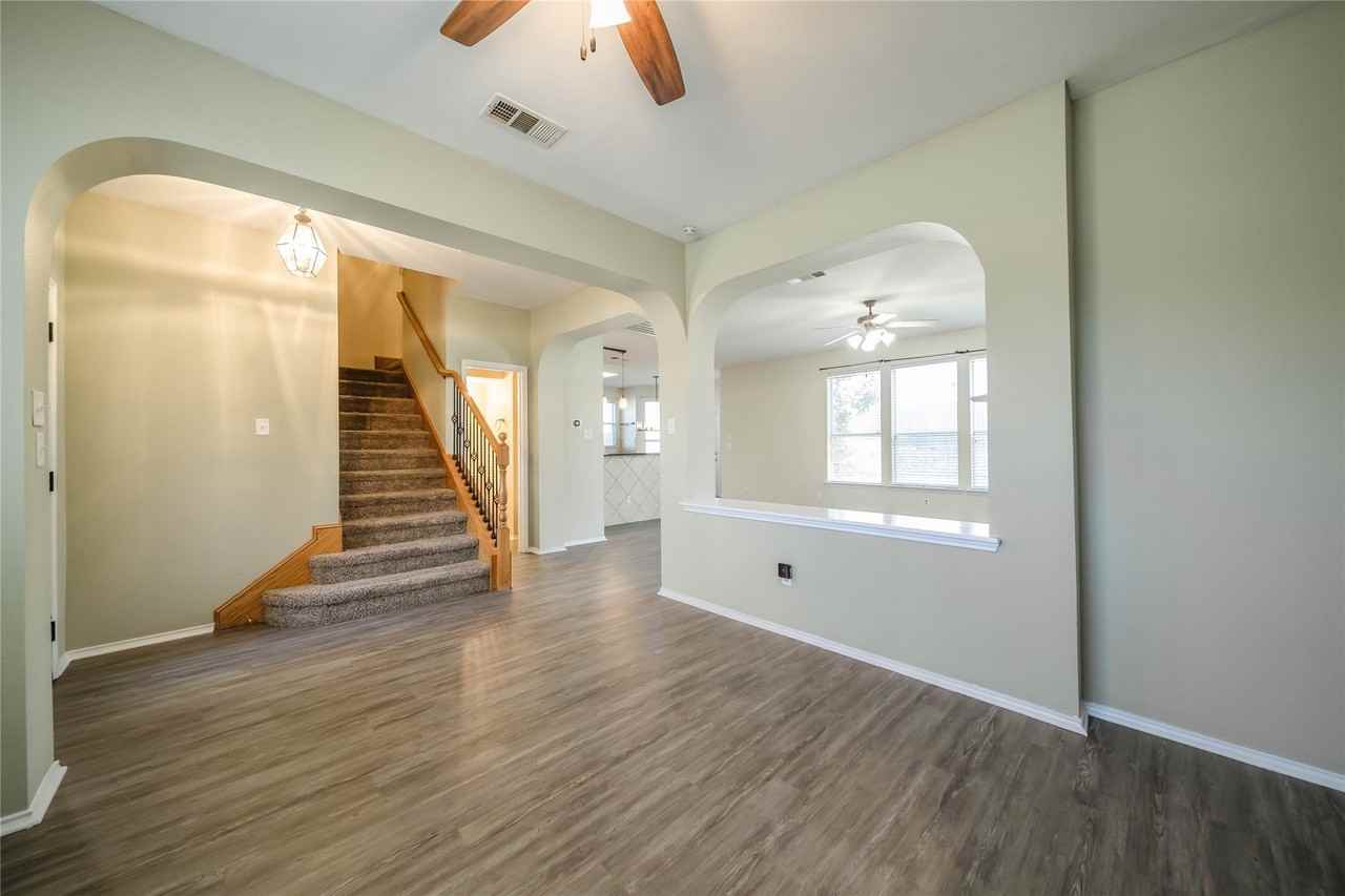 3501 Aldersyde Dr - Photo 4 of 34