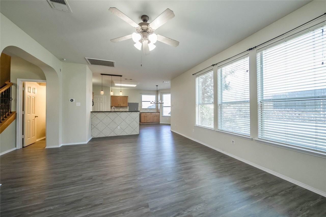 3501 Aldersyde Dr - Photo 6 of 34