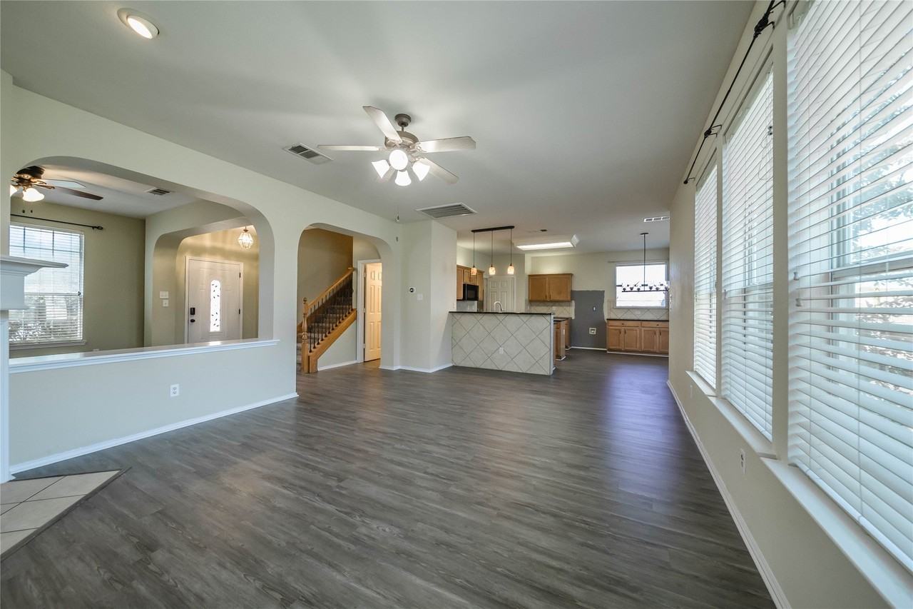 3501 Aldersyde Dr - Photo 7 of 34