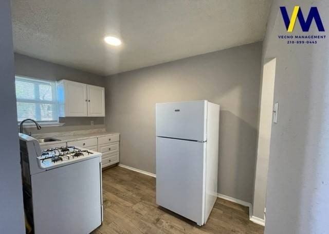102 E Cheryl Dr #11 - Photo 4 of 11