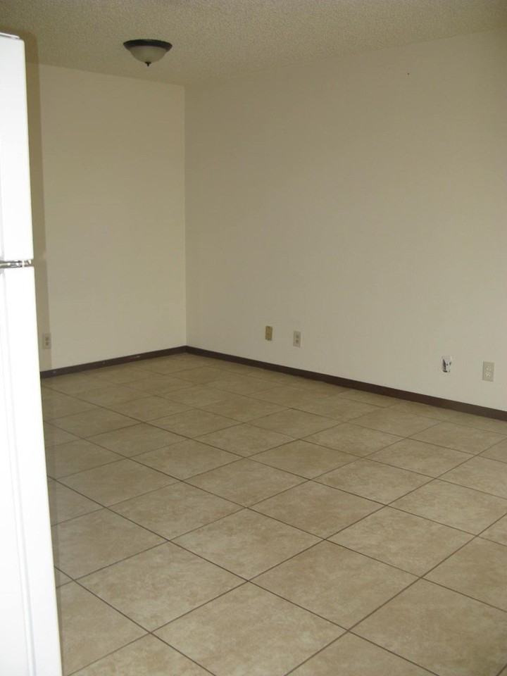 1009 Ne 7th St #C - Photo 2 of 7