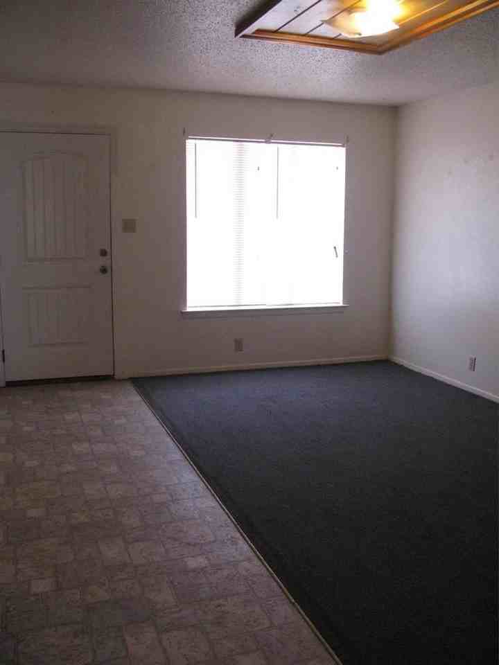 410 Se 6th St - Photo 4 of 16