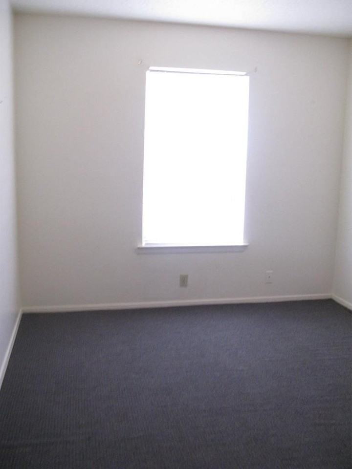 410 Se 6th St - Photo 6 of 16