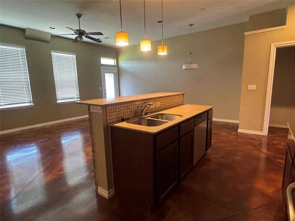 473 S Fretz Ave - Photo 4 of 17