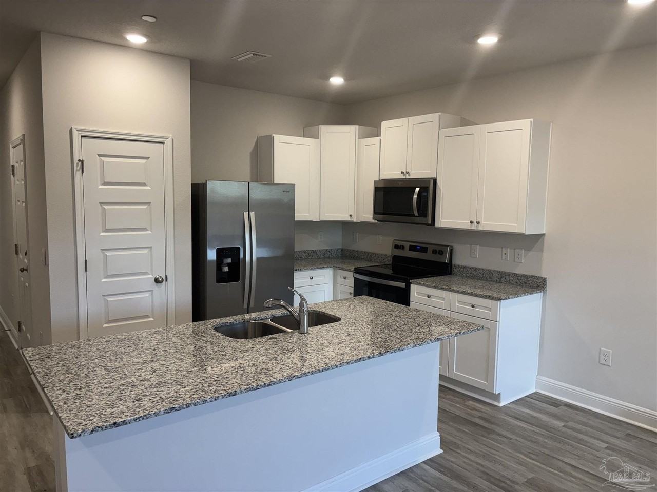 1202 Fairchild Village Dr - Photo 4 of 13
