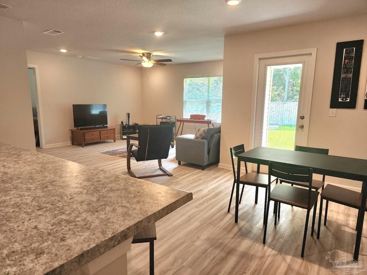 5379 Peach Dr - Photo 6 of 23
