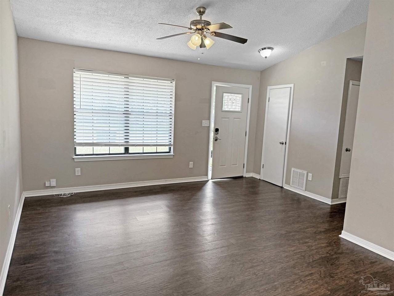 7524 Sandy Creek Dr - Photo 3 of 19