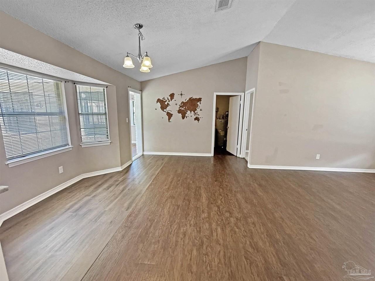 7524 Sandy Creek Dr - Photo 6 of 19