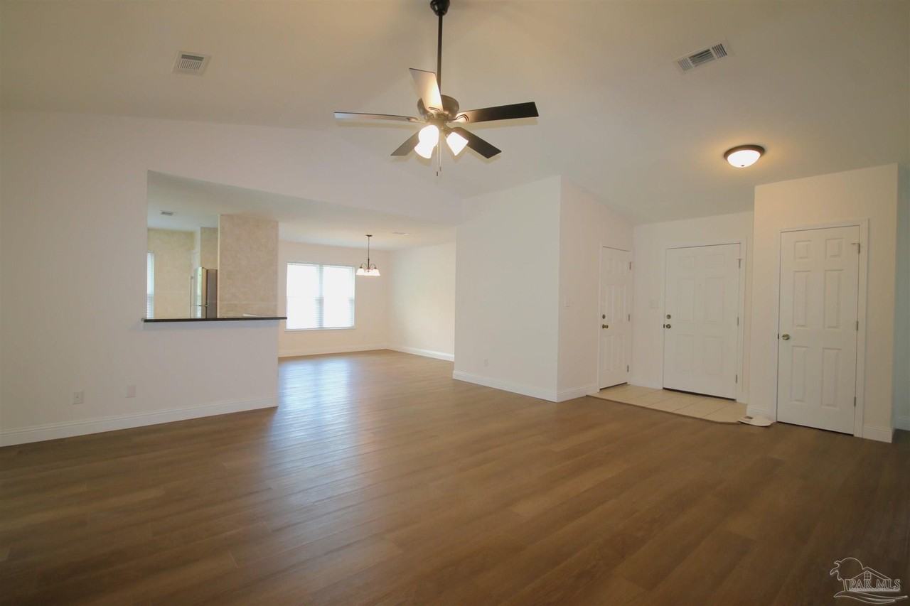 4631 Northpointe Cir - Photo 3 of 19