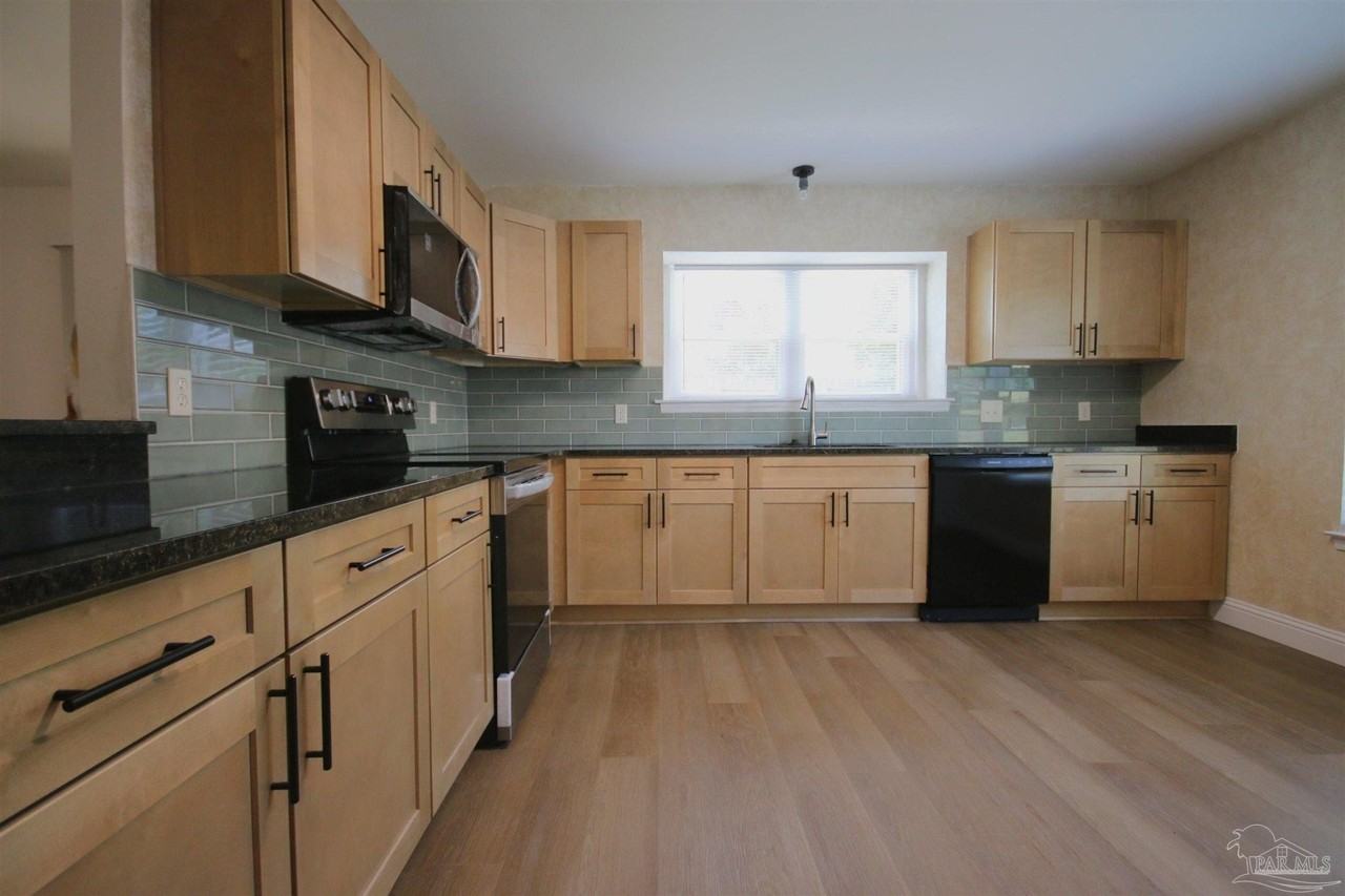 4631 Northpointe Cir - Photo 7 of 19