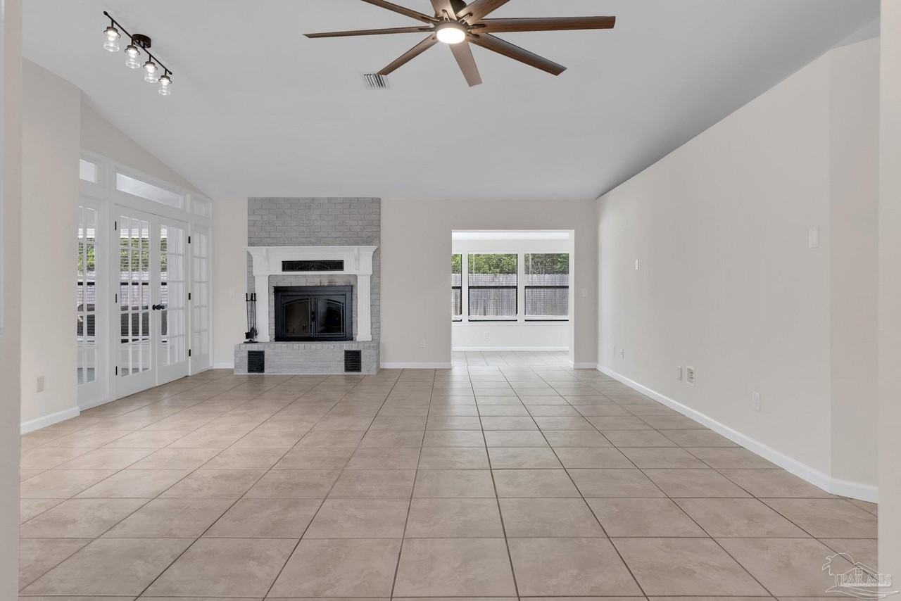 967 Grand Canal St - Photo 7 of 39