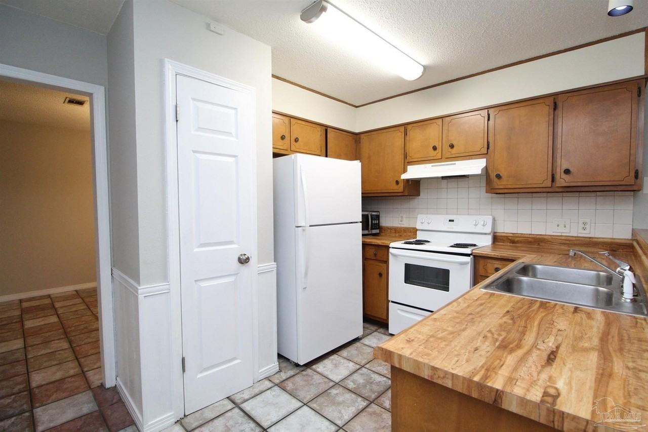 5250 Powrie Dr - Photo 4 of 24