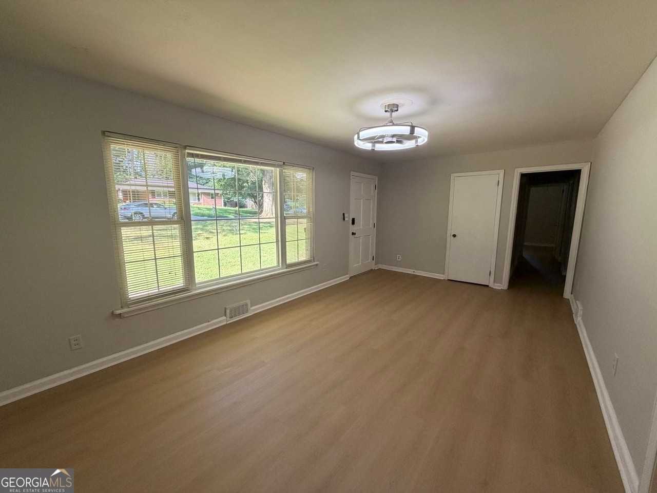 2726 Hollywood Dr - Photo 2 of 10