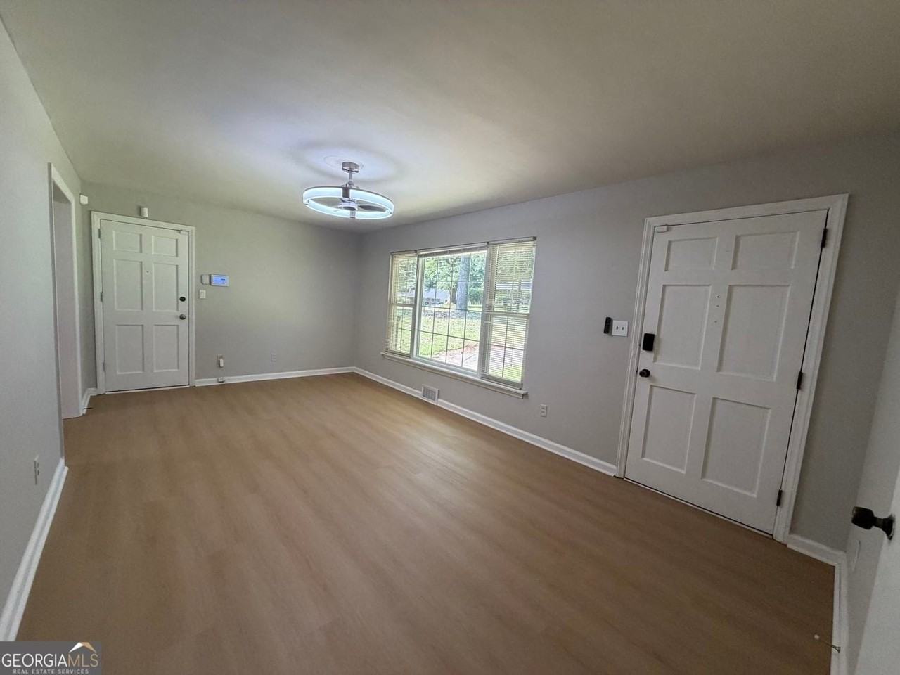 2726 Hollywood Dr - Photo 3 of 10