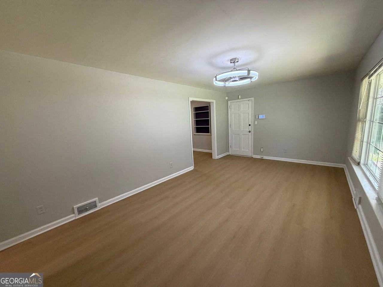 2726 Hollywood Dr - Photo 4 of 10