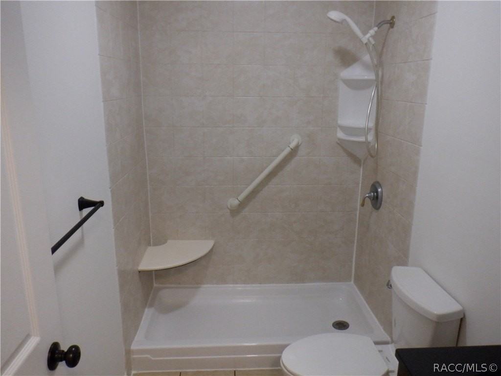 101 W Hill St - Photo 6 of 32