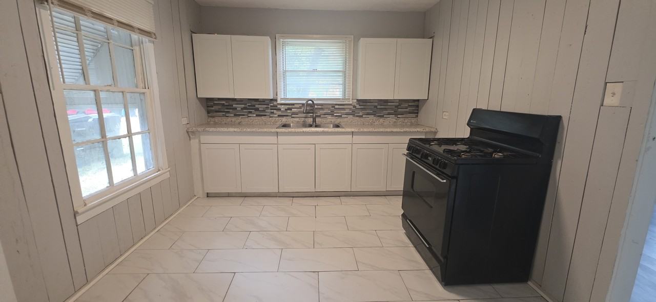 500 W Burrell St #1 - Photo 6 of 17