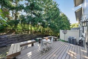 featured image of 878 Yorktown Ct