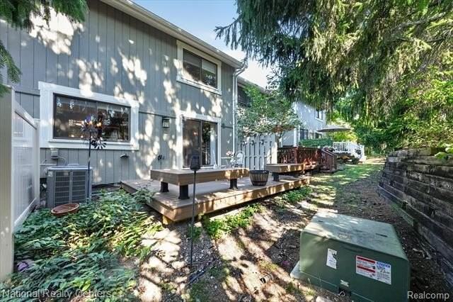 878 Yorktown Ct - Photo 2 of 14