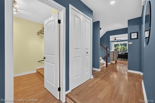878 Yorktown Ct - Photo 3 of 14