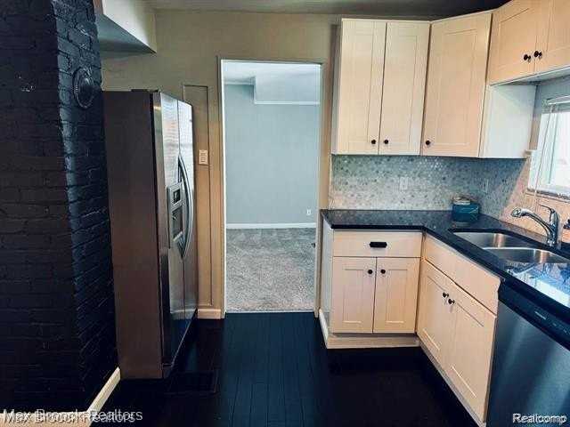 465 E Oakridge St - Photo 2 of 9