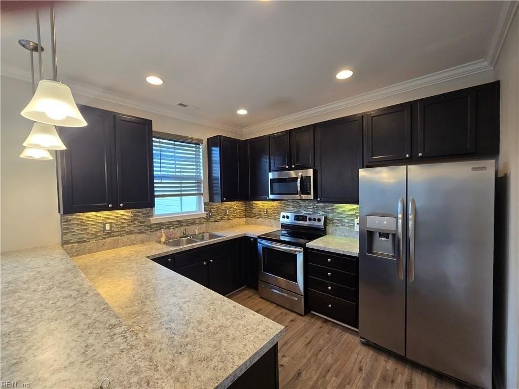 1696 Halesworth Ln #256 - Photo 4 of 19