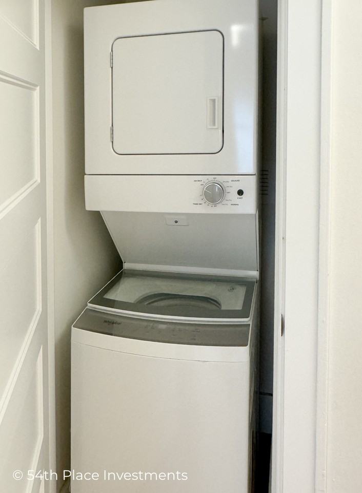 1557 Harrison St #1 - Photo 7 of 47