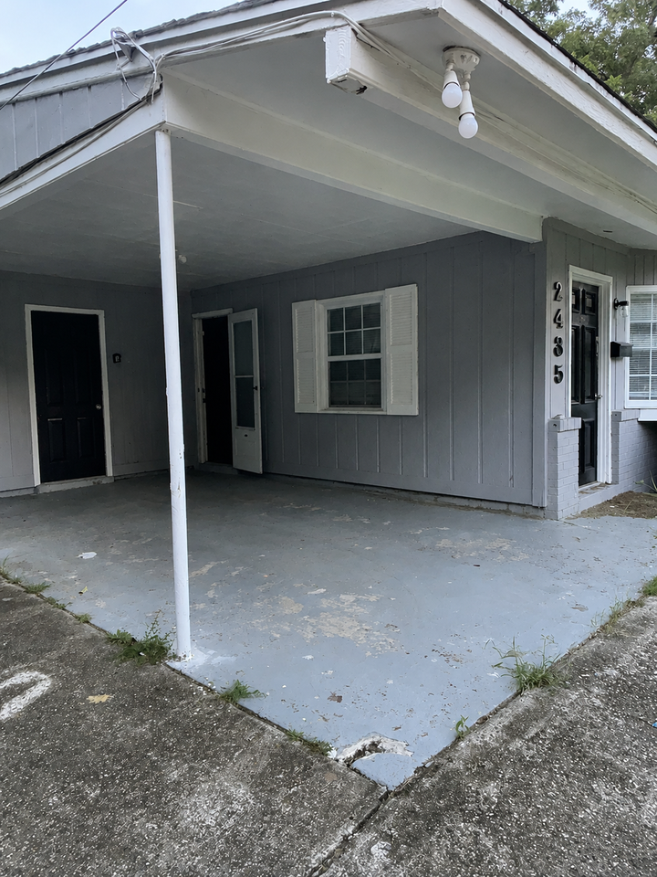 2435 Thrasher Ave #1 - Photo 3 of 14