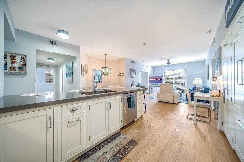 250 Ne 3rd Ave #1502 - Photo 3 of 35