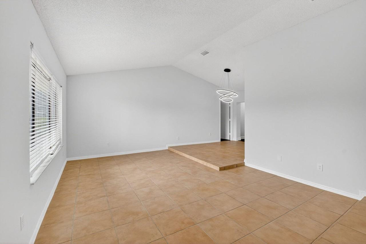 4135 Bay Laurel Way - Photo 3 of 8