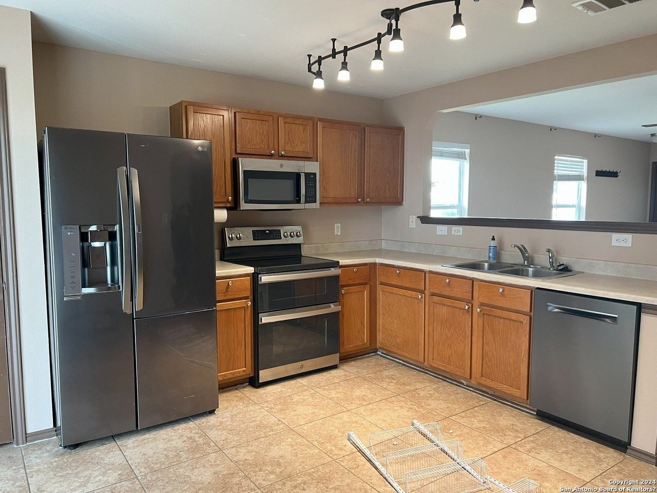 104 Briar St - Photo 5 of 19