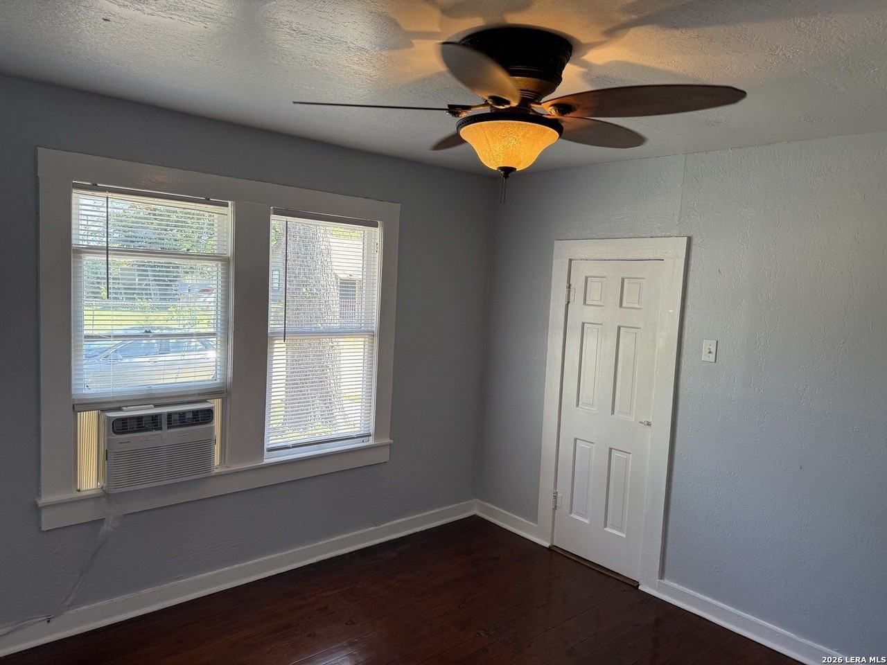 226 Wellington - Photo 6 of 10