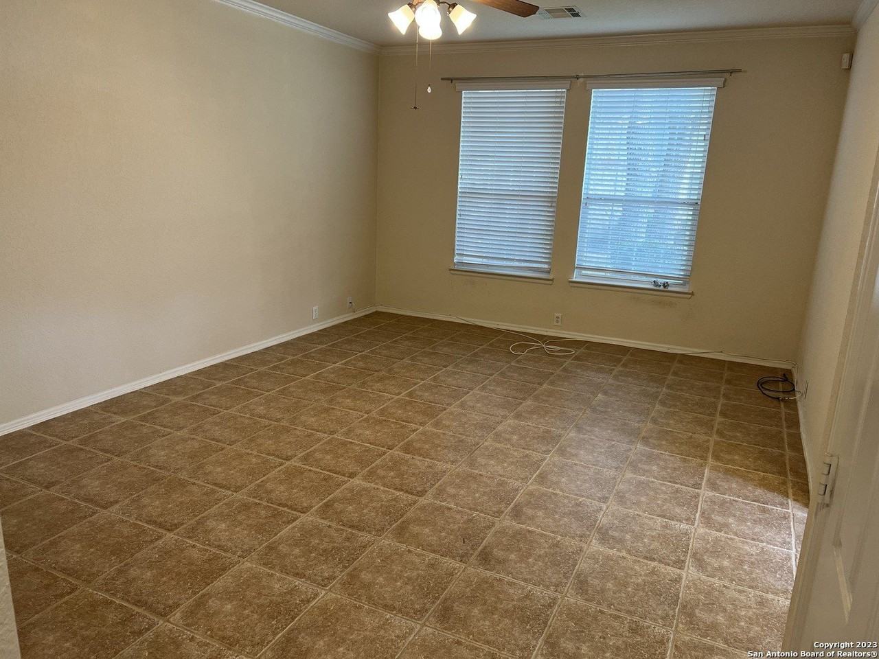 2532 Grayson Cir - Photo 3 of 40