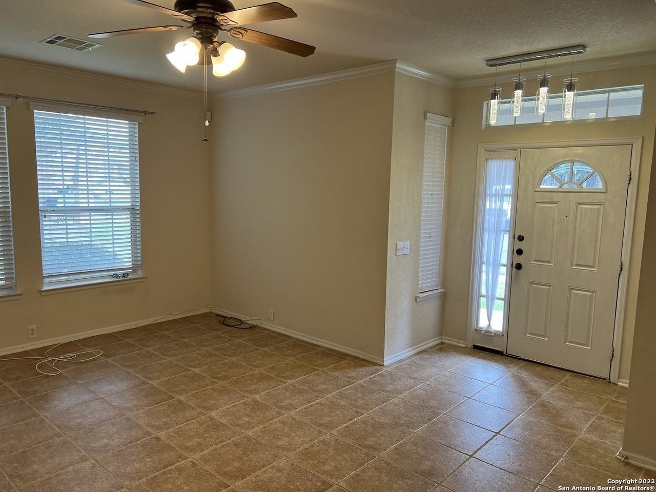 2532 Grayson Cir - Photo 4 of 40