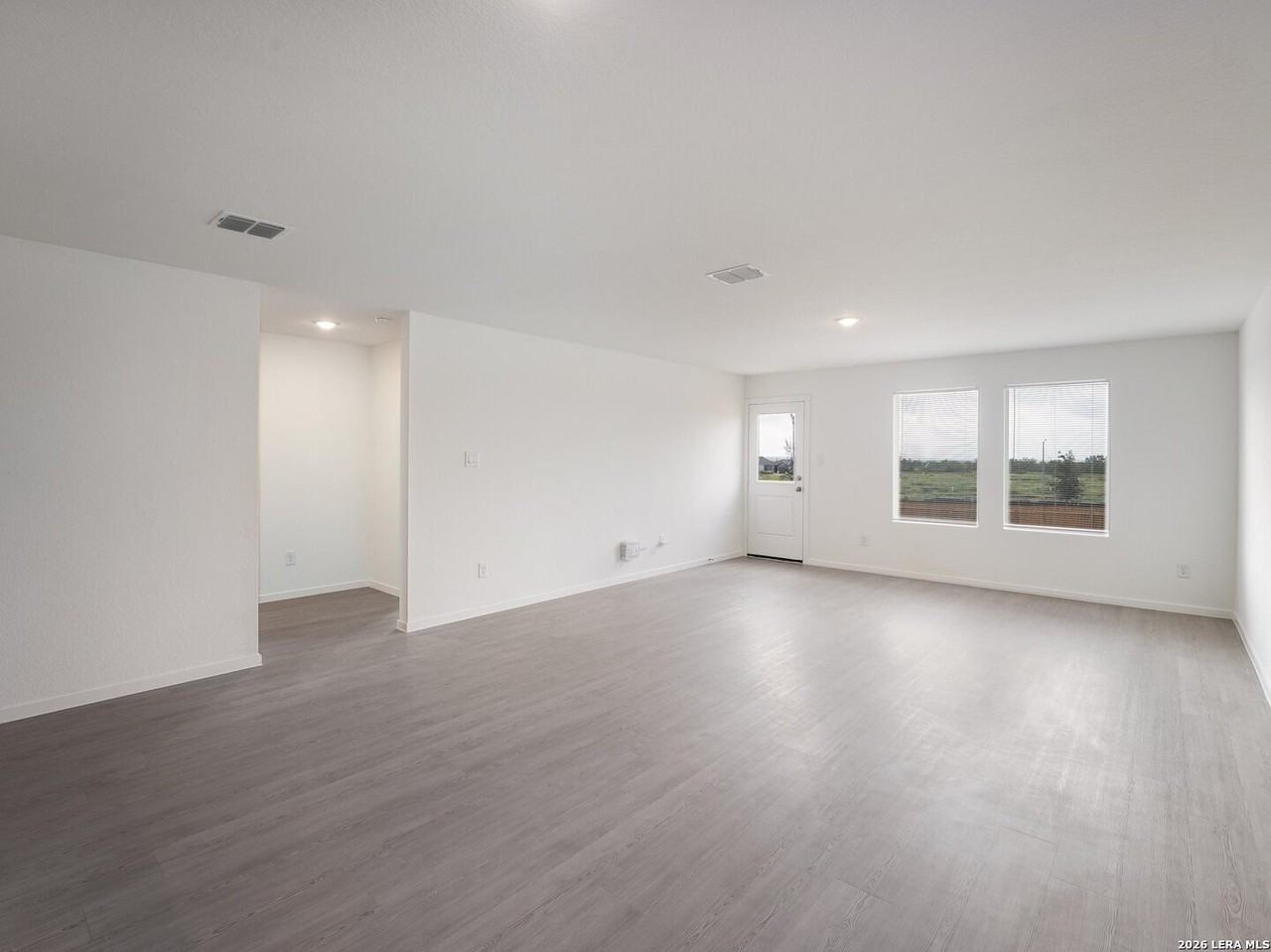 3234 Gilbert Gdn - Photo 3 of 14