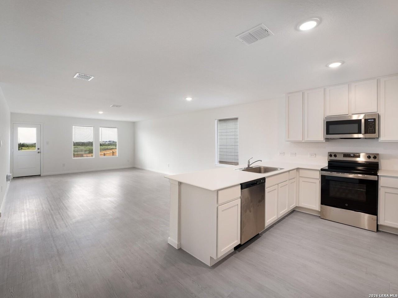 3234 Gilbert Gdn - Photo 4 of 14