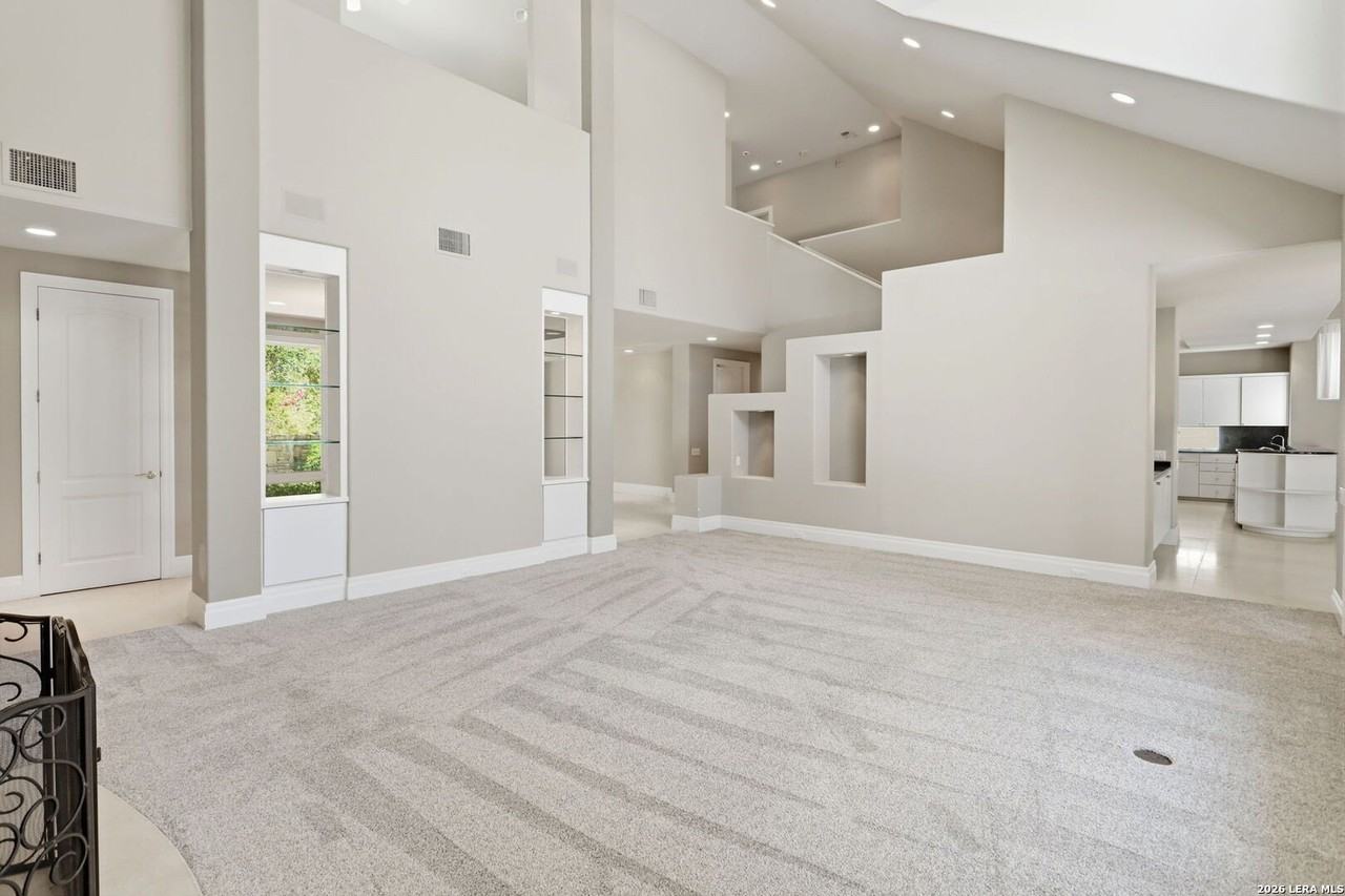 11 Westelm Gdns - Photo 4 of 13